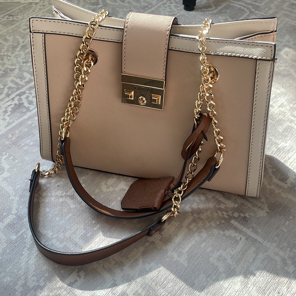 Guess Shoulder Bag Gold Chain Like New